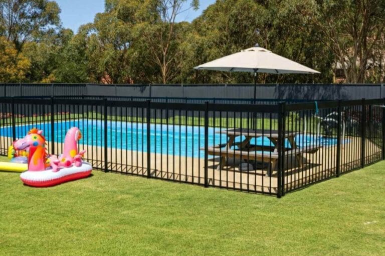 Aluminium pool fencing