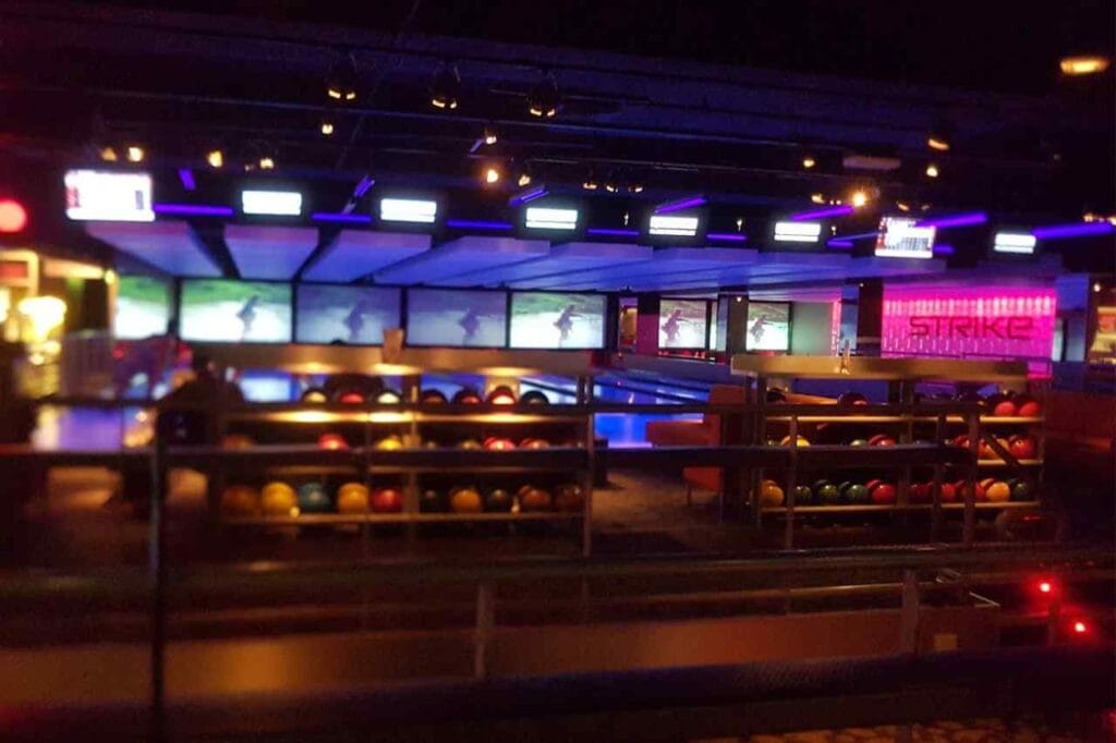 Strike Bowling Cavill Avenue